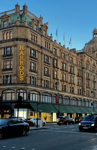 Χριστούγεννα στον Κόσμο: οι πόλεις που ζουν το θαύμα, όσες απλώς το πουλάνε και οι απρόσμενοι γιορτινοί παράδεισοι