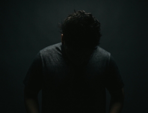 Από το FOMO στο FOFO και η νέα ψυχολογία του να φοβάσαι ακόμη και την αλήθεια