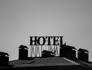 Δρόμο για να φτάσουν στις τράπεζες αναζητούν οι μικροί ξενοδόχοι