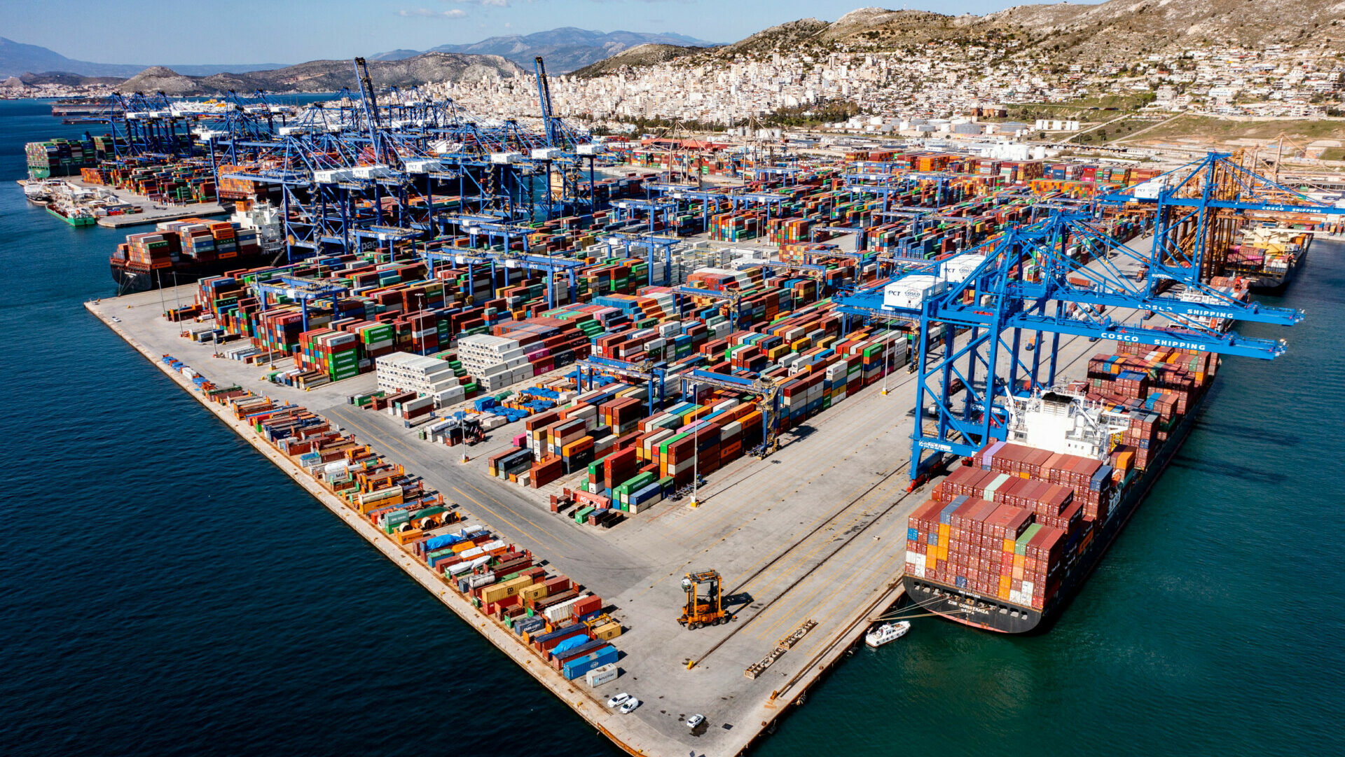 Με τρία χρόνια καθυστέρηση θα ολοκληρώσουν οι κινέζοι της Cosco τις υποχρεωτικές επενδύσεις στο λιμάνι Πειραιά