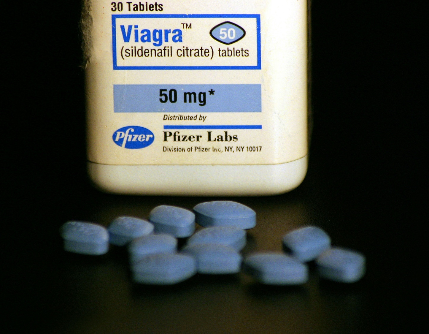 Ήξερες ότι η Pfizer ξεκίνησε με ένα φάρμακο για σκουλήκια, έσωσε στρατιώτες στη Νορμανδία και ανακάλυψε το Viagra τυχαία