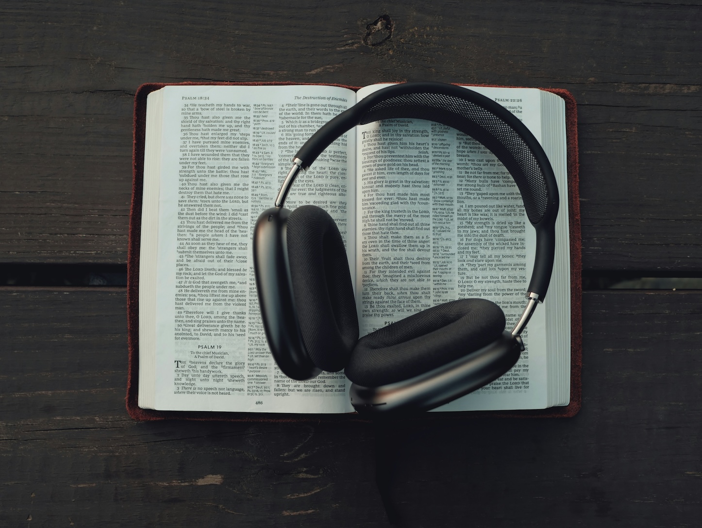 Μήπως τελικά τα audiobooks και τα e-books δεν ταιριάζουν στους Έλληνες αναγνώστες;