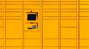 Skroutz: Δίνει νέα χρήση στις 120.000 θυρίδες με αποστολές μεταξύ ιδιωτών