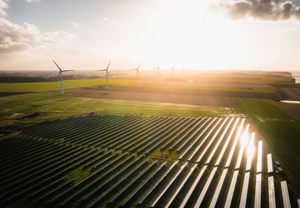 Φωτοβολταϊκό 560 MW της Lightsource bp εξαγοράζει η Masdar