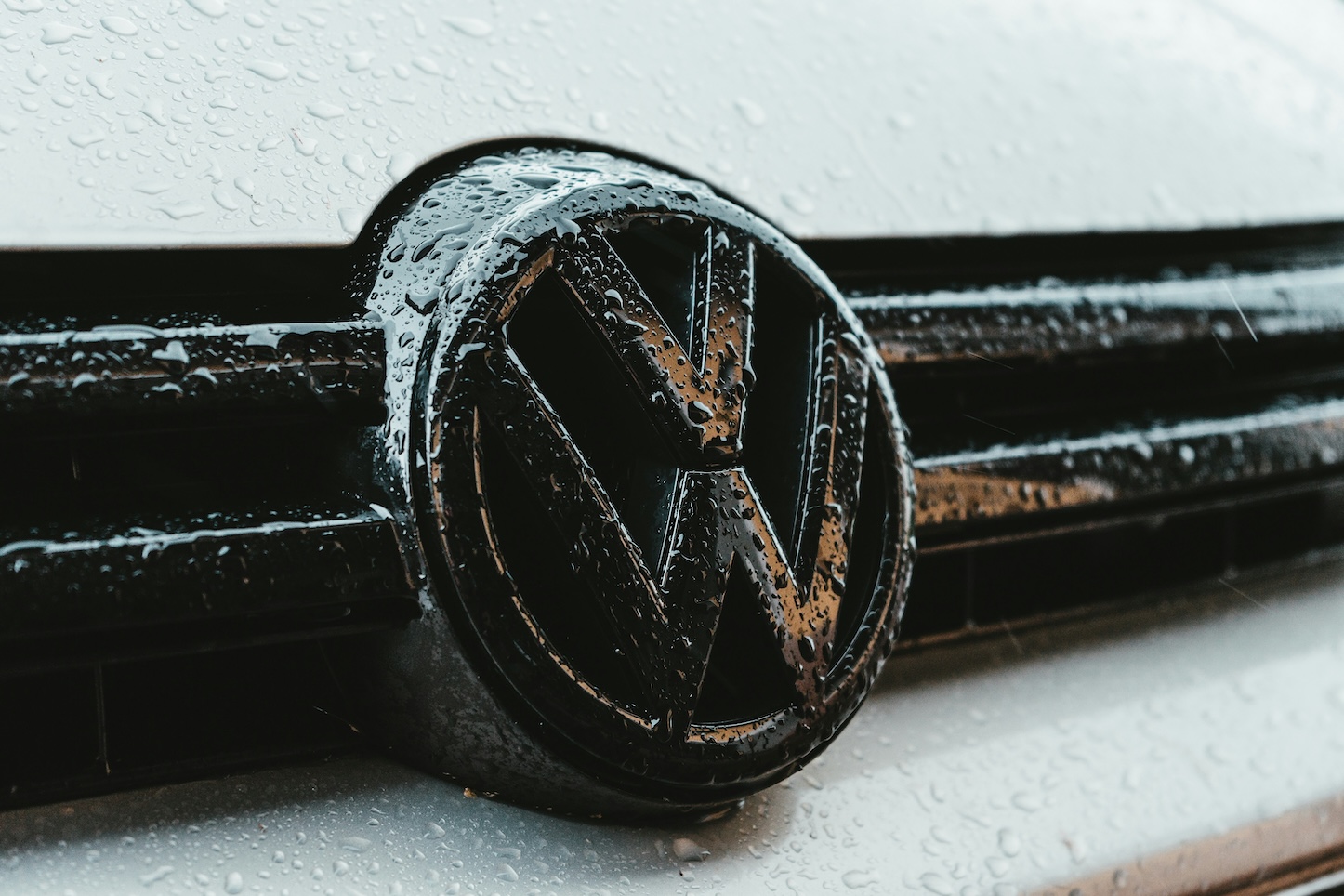 Volkswagen – Porsche: Επιβάρυνση 10 δισ. ευρώ και νέα πίεση για περικοπές