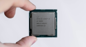 Intel: Έσοδα 16,5 δισ. δολαρίων και κάπως αδύναμες προβλέψεις
