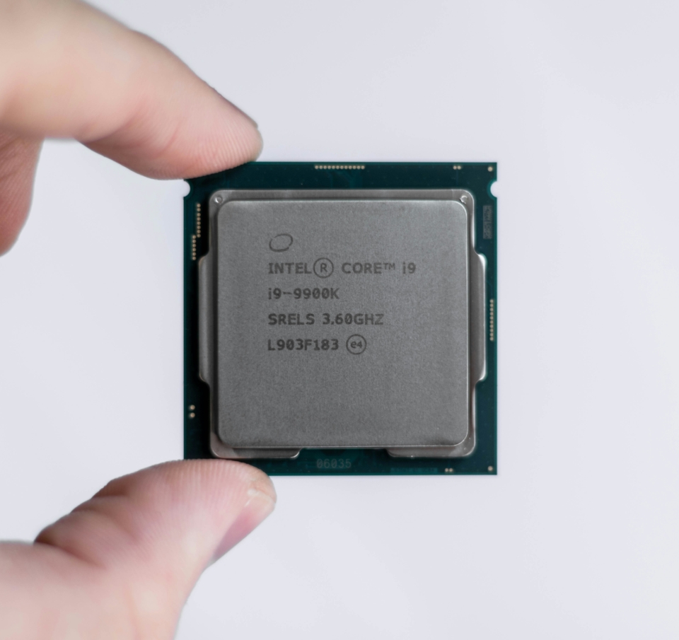 Intel: Έσοδα 16,5 δισ. δολαρίων και κάπως αδύναμες προβλέψεις