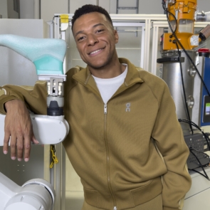 Η On δεν έκλεψε απλώς τον Mbappé από τη Nike- Μπήκε στο μεγάλο παιχνίδι
