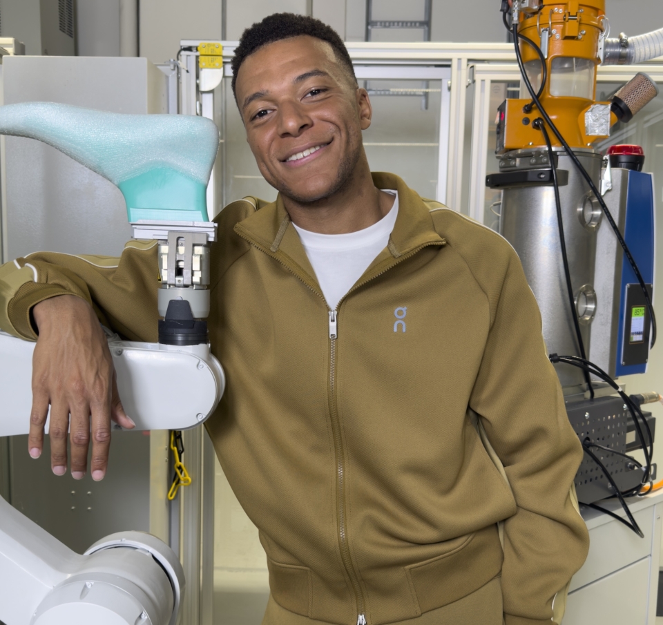 Η On δεν έκλεψε απλώς τον Mbappé από τη Nike- Μπήκε στο μεγάλο παιχνίδι