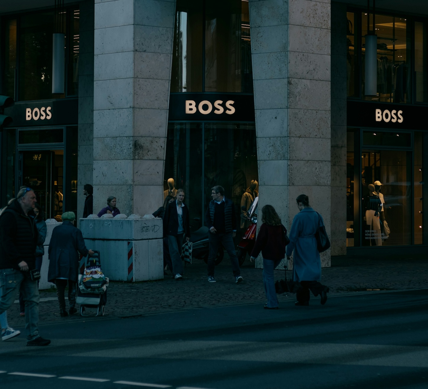 Hugo Boss: Από την εποχή των yuppies στο κατώφλι της βρετανικής Frasers