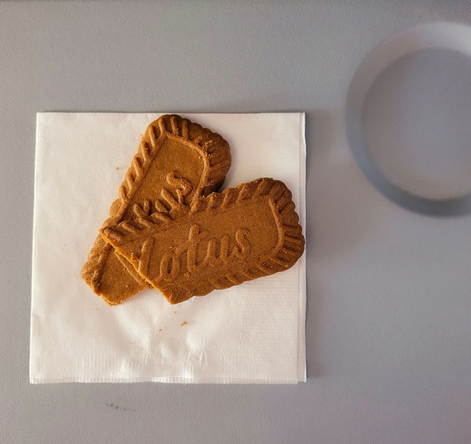 Ήξερες ότι το πιο viral μπισκότο στον κόσμο, το Biscoff, σερβίρεται σε πτήσεις εδώ και 40 χρόνια