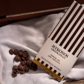 Mykonos Chocolate Co.: Το στοίχημα του 1 εκατ. ευρώ που θέλει να εξάγει τη Μύκονο σε μία πλάκα σοκολάτας