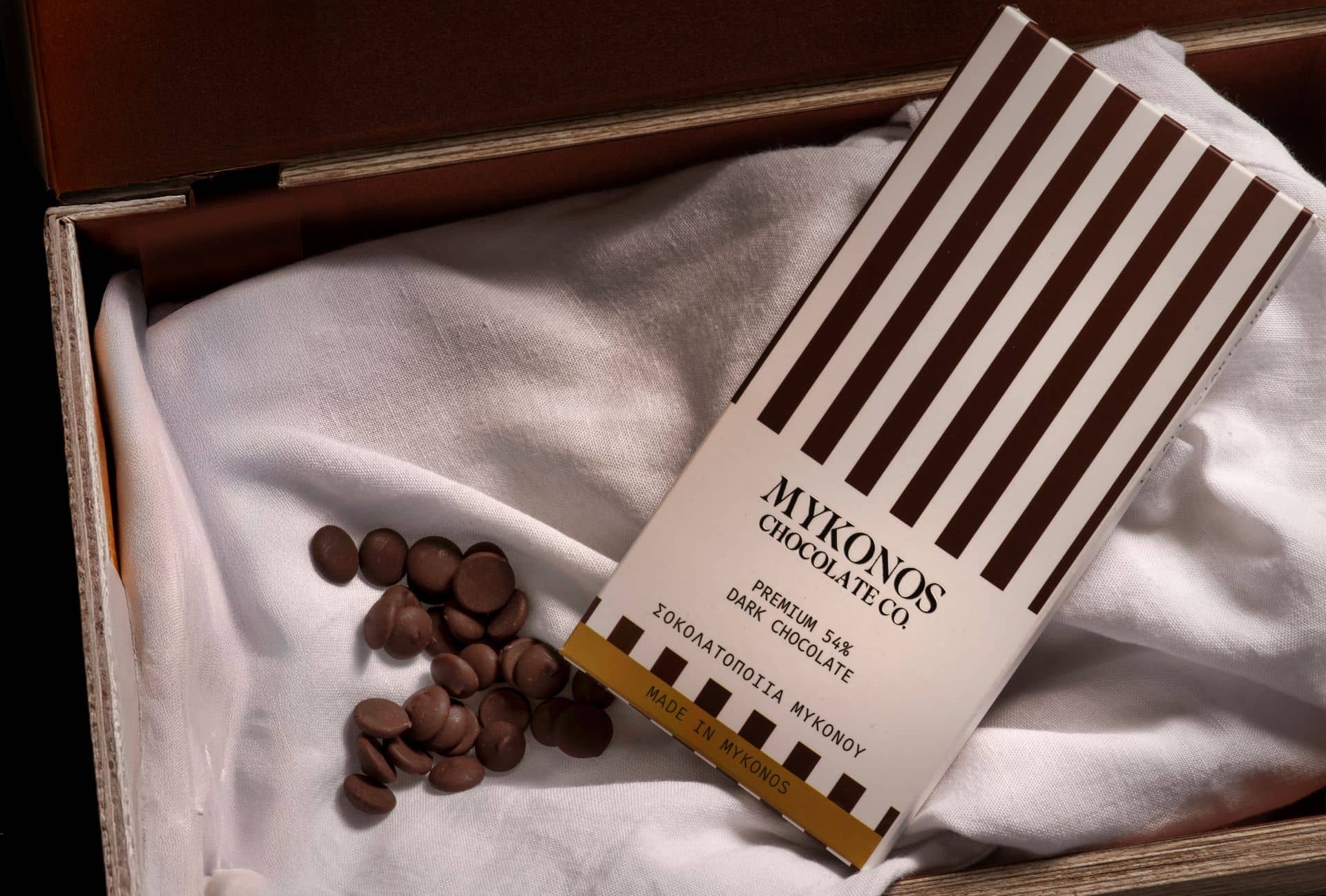 Mykonos Chocolate Co.: Το στοίχημα του 1 εκατ. ευρώ που θέλει να εξάγει τη Μύκονο σε μία πλάκα σοκολάτας