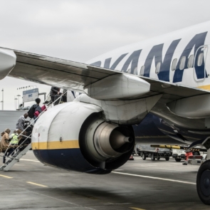 Η Ryanair ετοιμάζει μεγάλες αυξήσεις στα εισιτήρια και το μεγάλο πάρτι των φτηνών ταξιδιών σχολάει