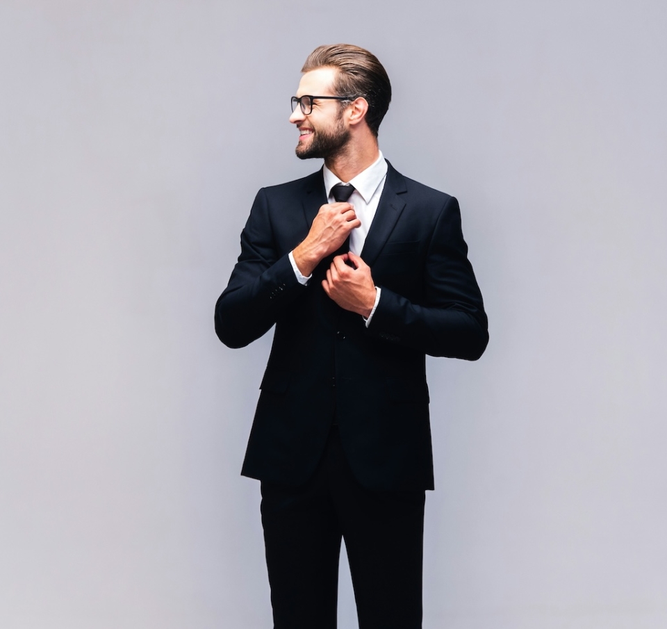 40 βαθμοί με κοστούμι: Το επαγγελματικό dress code δεν αντέχει την κλιματική αλλαγή