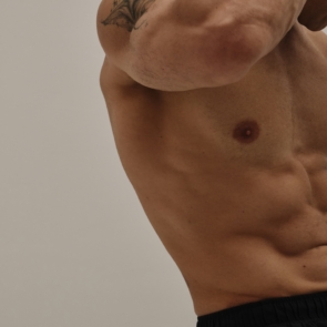 Looksmaxxing, Softmaxxing, Hardmaxxing: το ματαιόδοξο σύμπαν των ωραίων αγοριών και η σκοτεινά του
