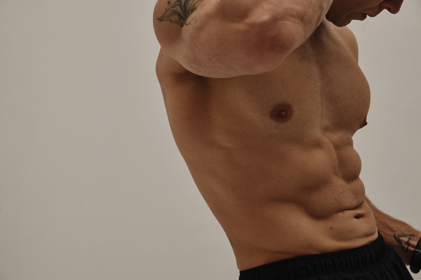 Looksmaxxing, Softmaxxing, Hardmaxxing: το ματαιόδοξο σύμπαν των ωραίων αγοριών και η σκοτεινά του