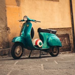 Ήξερες ότι η Vespa σχεδιάστηκε από αεροναυπηγό που μισούσε τις μοτοσυκλέτες