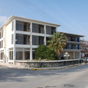 Το τουριστικό άνοιγμα της οικογένειας Τσάκου σε Ίο, Ιθάκη και Χίο