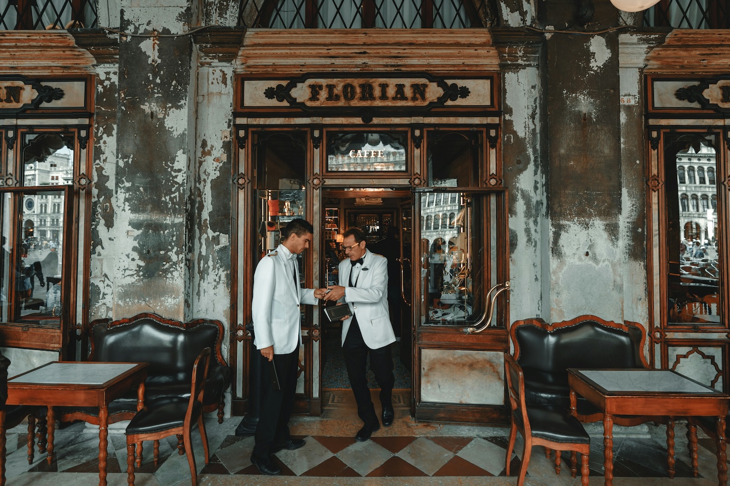 Η πιο προσιτή πολυτέλεια είναι ο καφές- the most affordable luxury