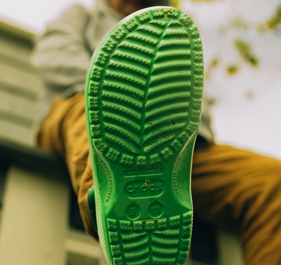 Η Crocs έκανε την ασχήμια πλεονέκτημα και πωλήσεις 4 δισ.