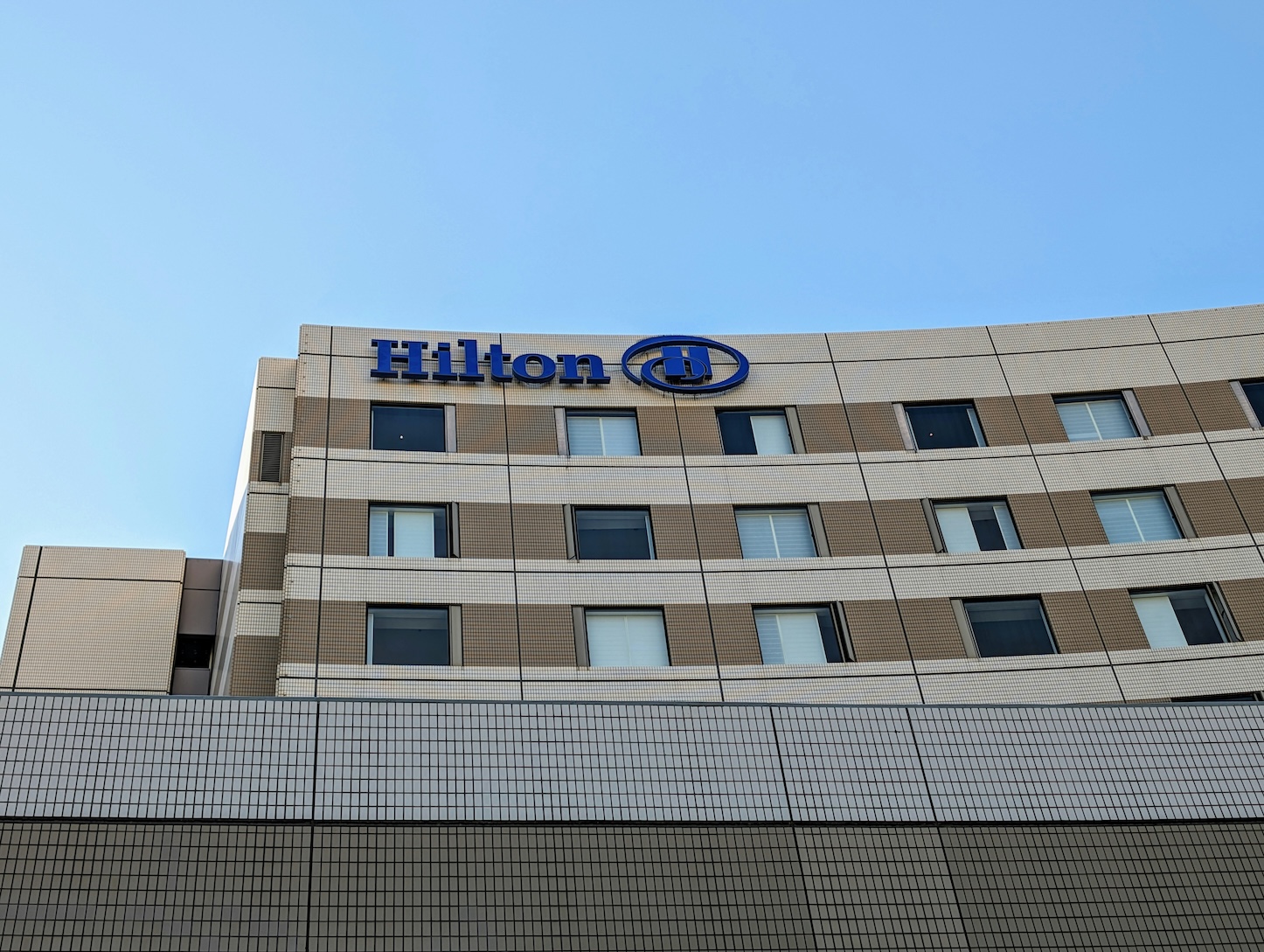 Ήξερες ότι… ο Conrad Hilton πήγε να αγοράσει μια τράπεζα και αγόρασε ένα ξενοδοχείο;
