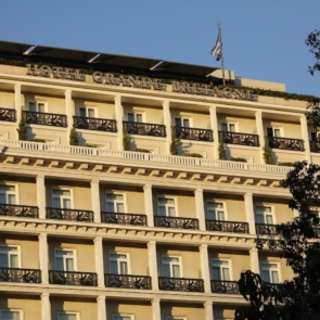 Πόσο εξαρτώμενα είναι τα ελληνικά ξενοδοχεία από τη Booking