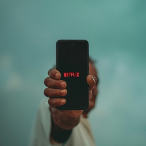 Η Netflix μειώνει κατά 300 εκατ. δολάρια τον στόχο διαφημιστικών εσόδων