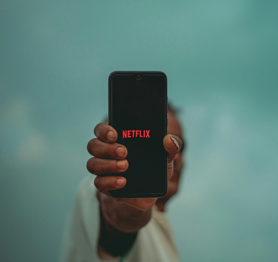 Το Netflix κέρδισε τη μάχη του streaming. Τώρα παλεύει με το δωρεάν