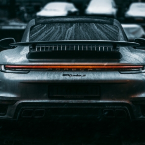 Porsche: Κερδοφορία με λιγότερες από 200.000 πωλήσεις ετησίως έως το 2035