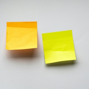 Ήξερες ότι τα Post-it γεννήθηκαν από μια κόλλα που δεν κολλούσε αρκετά;
