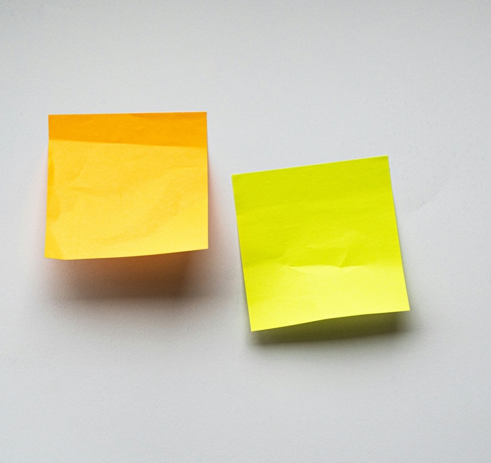 Ήξερες ότι τα Post-it γεννήθηκαν από μια κόλλα που δεν κολλούσε αρκετά;