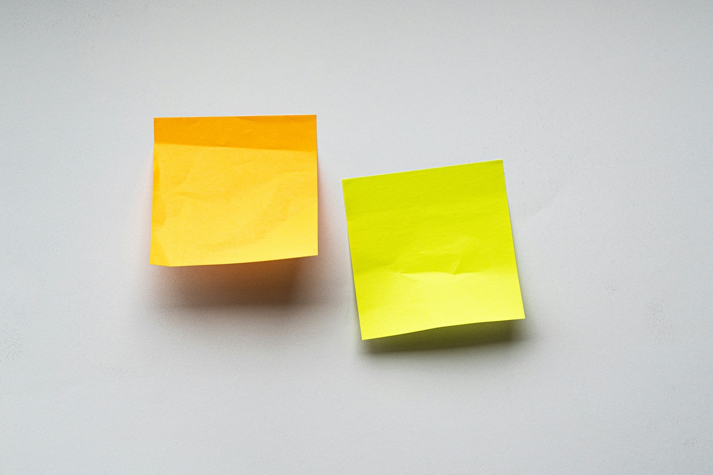 Ήξερες ότι τα Post-it γεννήθηκαν από μια κόλλα που δεν κολλούσε αρκετά;