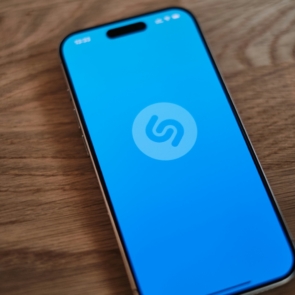 Ήξερες ότι το Shazam αναγνώριζε τραγούδια πριν από την τεχνητή νοημοσύνη και πλέον δείχνει ποιο θα είναι το επόμενο hit;