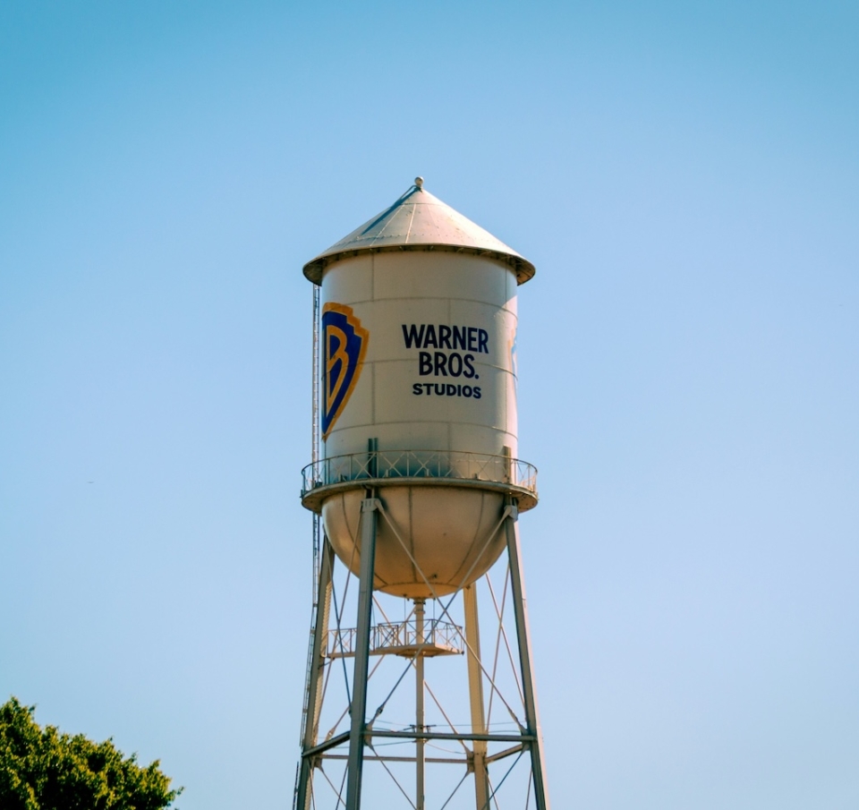 Ήξερες ότι η Warner Bros. ξεκίνησε από το όνειρο 4 αδελφών και έναν προβολέα 1.000 δολαρίων;