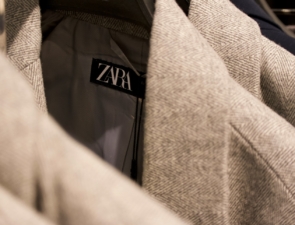 Ήξερες ότι η Zara θα λεγόταν Zorba, από τον “Αλέξη Ζορμπά”, και άλλαξε όνομα εξαιτίας ενός μπαρ;