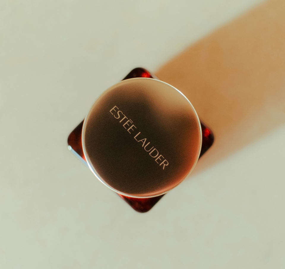 Estée Lauder: Πώς το beauty icon έχασε τον ρυθμό του