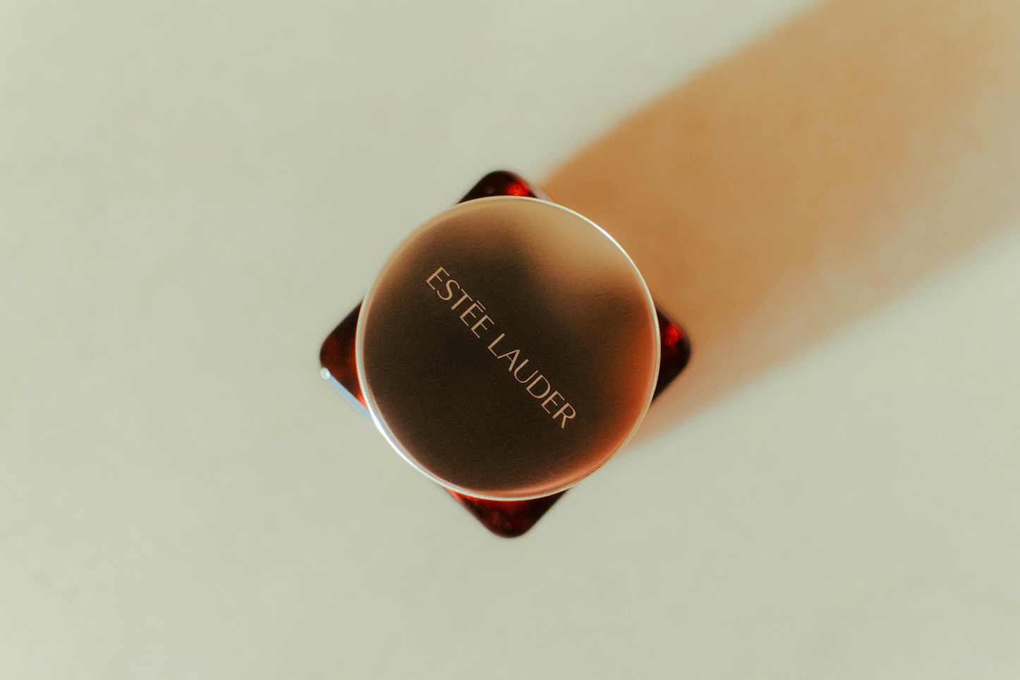Estée Lauder: Πώς το beauty icon έχασε τον ρυθμό του